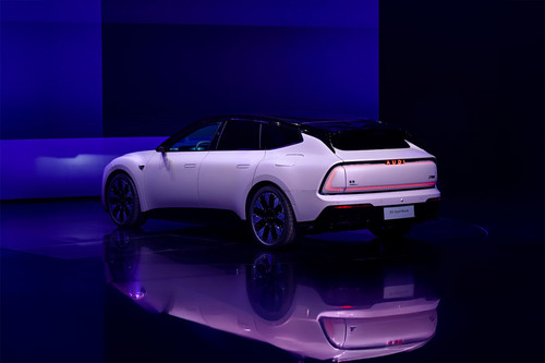 Rear Cross Side View of Audi E5