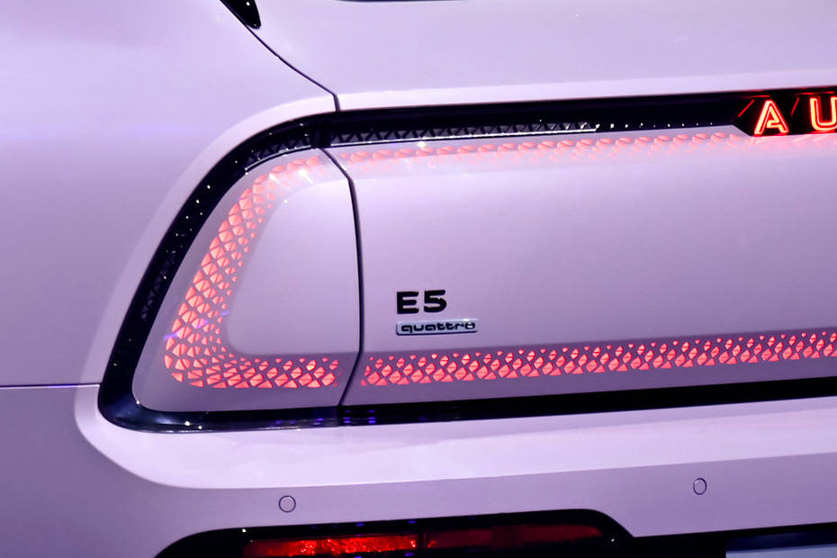 E5 Tail light E5 Tail light