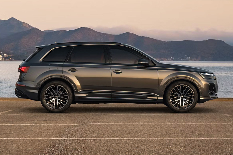 SQ7 Medium Angle Front View in UAE