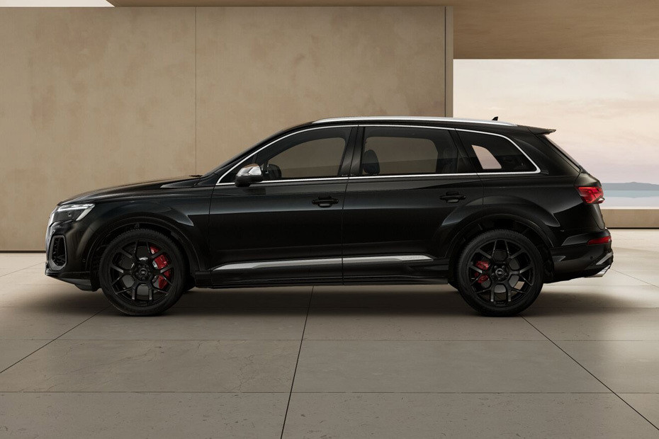 SQ7 Side view in UAE