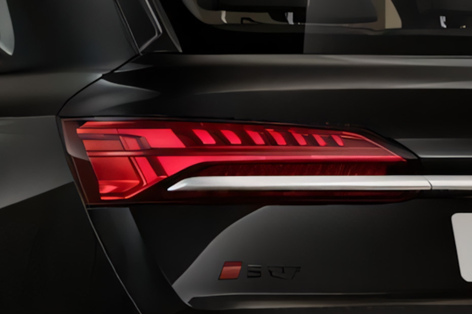SQ7 Tail light in UAE