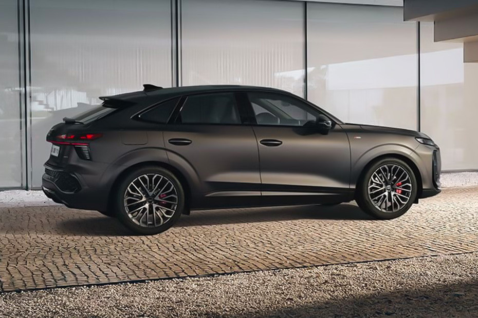 Q3 Sportback Rear Medium Side View