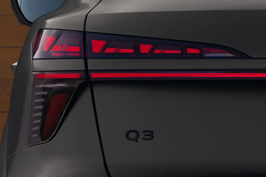 Q3 Sportback Tail light