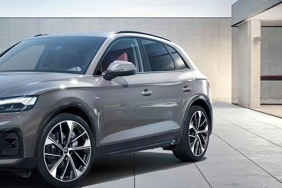 Q5 (2023-2024) Door handle in UAE