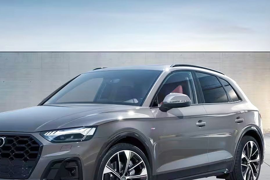 Audi Q5 (2023-2024) Drivers Side Mirror Front Angle in UAE