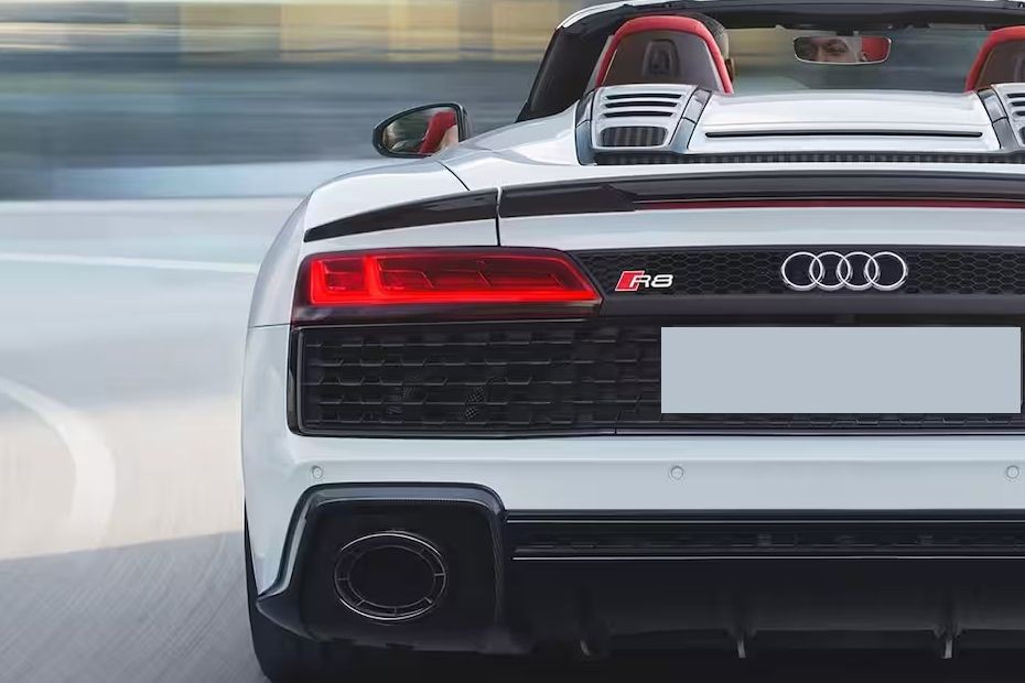R8 Spyder Tail light in UAE