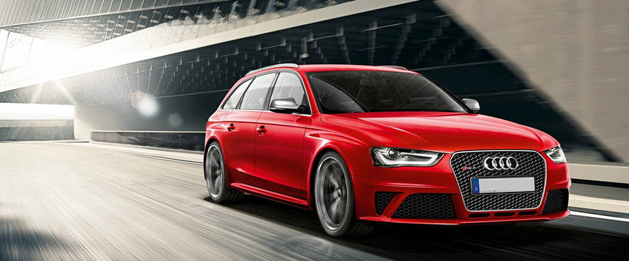 Audi RS4 Avant Front Medium View Audi RS4 Avant Front Medium View