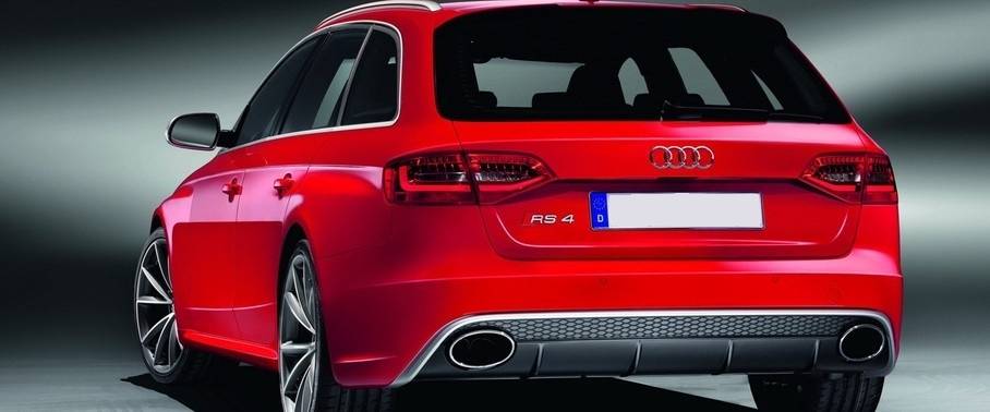 Rear Medium View of Audi RS4 Avant Rear Medium View of Audi RS4 Avant