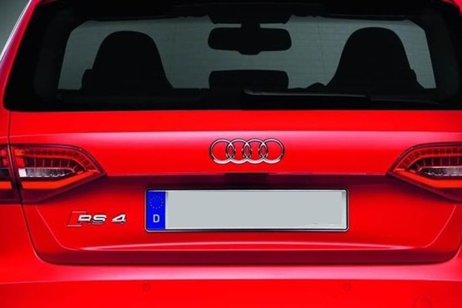 RS4 Avant Tail light in UAE