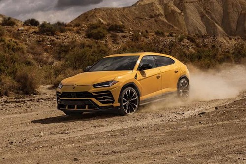 Urus(2022-2023) Front angle low view