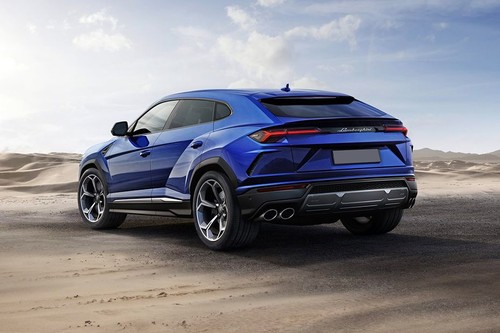 Rear Cross Side View of Lamborghini Urus(2022-2023)