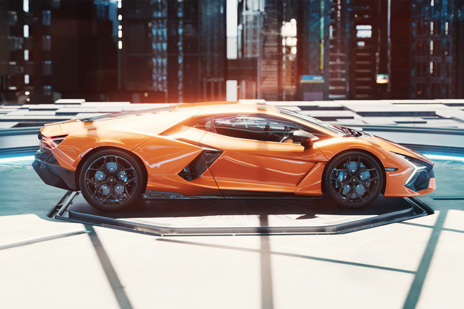 Revuelto Medium Angle Front View in UAE