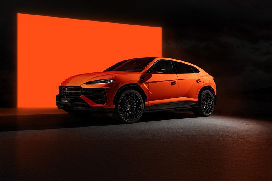 Urus Side view in UAE