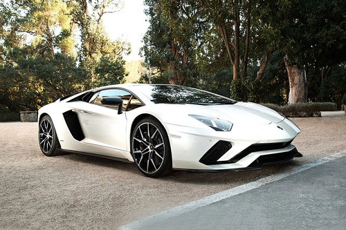 Lamborghini Aventador Front Medium View