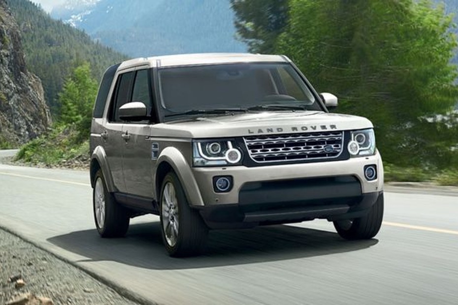 Land Rover LR4 Front Medium View in UAE