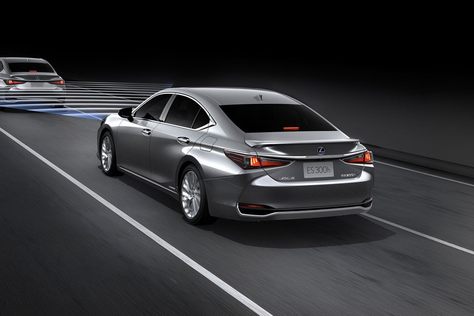 Rear Cross Side View of Lexus ES in UAE