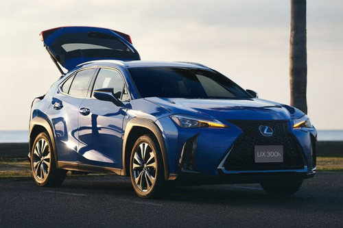 Lexus UX300H Front Medium View