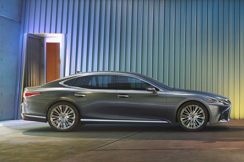 Lexus LS Drivers Sideview