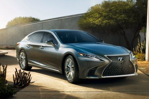 Lexus LS Front Cross Side View