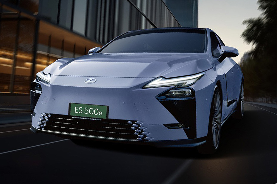 ES Hybrid 2026 Tilted Front View