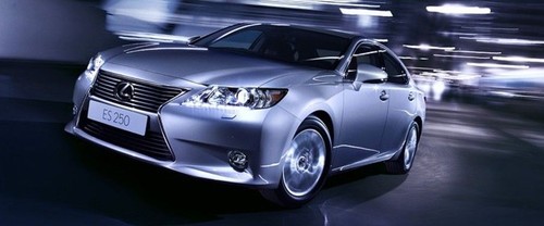 Lexus ES 2016 Front Angle High View