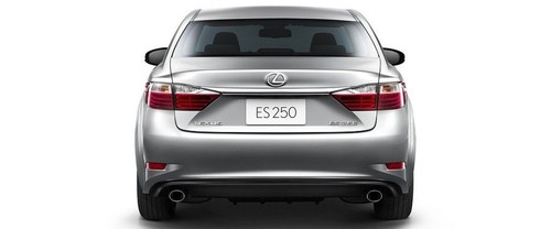 Full Rear View of Lexus ES 2016