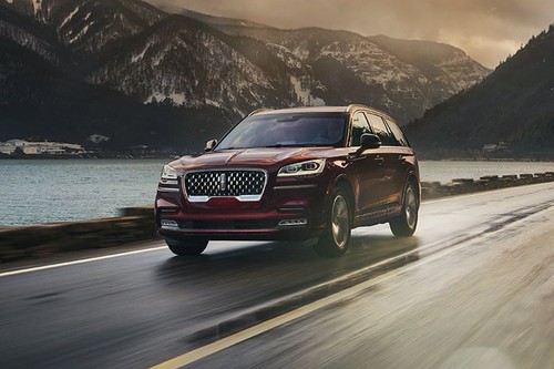 Lincoln Aviator (2023-2024) Front Medium View