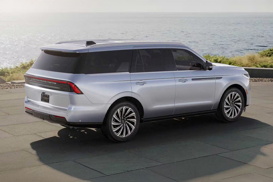 Rear Cross View of Lincoln Navigator