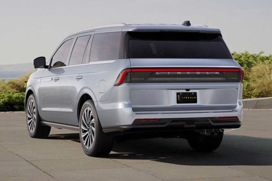 Rear Medium View of Lincoln Navigator