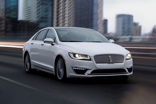 Lincoln MKZ Front Cross Side View