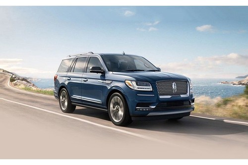 Lincoln Navigator (2012-2021) Front Medium View