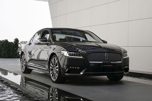 Lincoln Continental Front Cross Side View