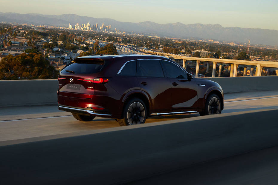 CX-90 Rear Medium Side View CX-90 Rear Medium Side View