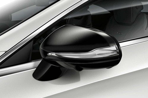 Mercedes-Benz S-Class Coupe Drivers Side Mirror Front Angle