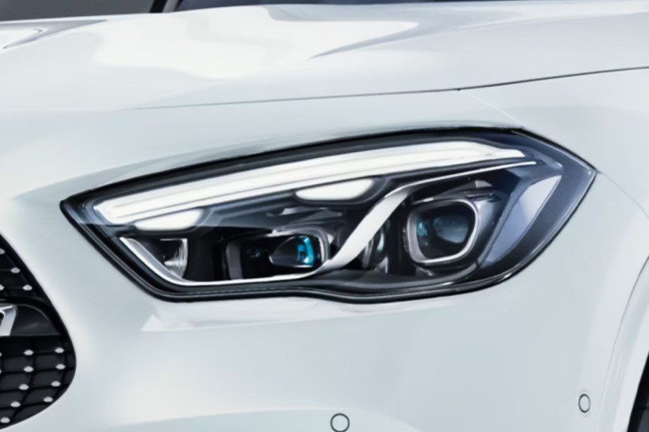 GLA-Class Headlight in UAE