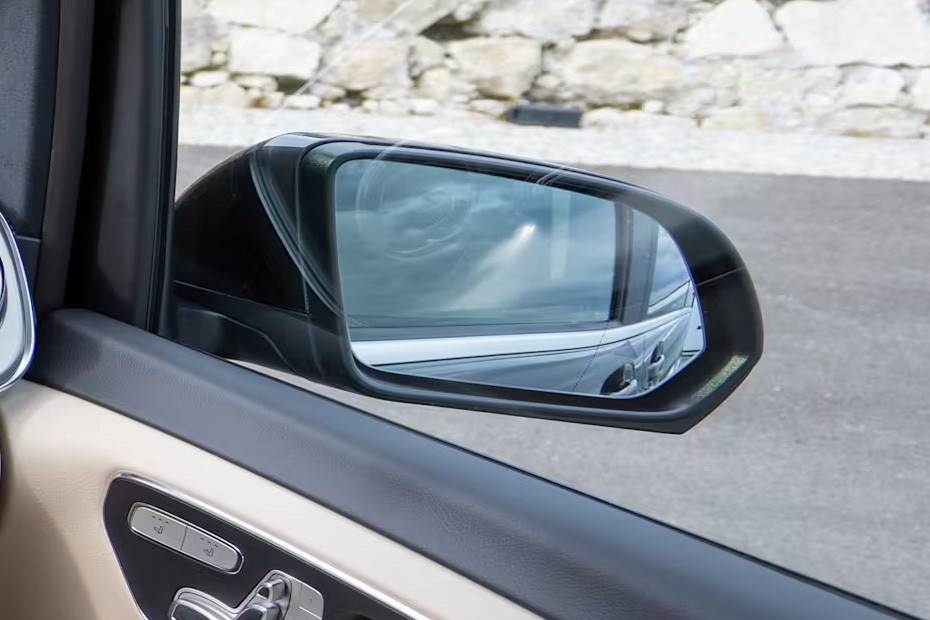 Mercedes-Benz V-Class Drivers Side Mirror Rear Angle