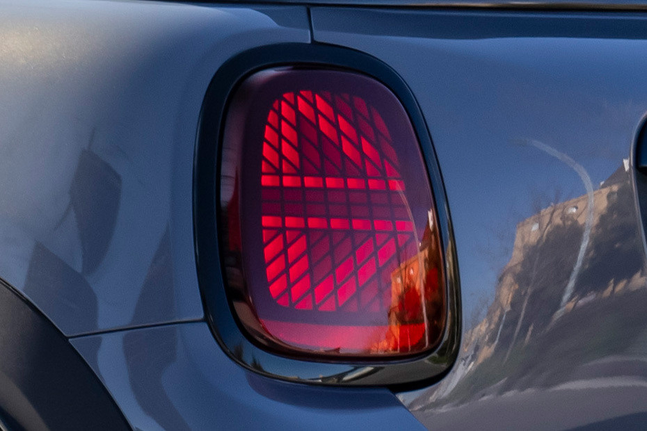 Convertible Tail light in UAE
