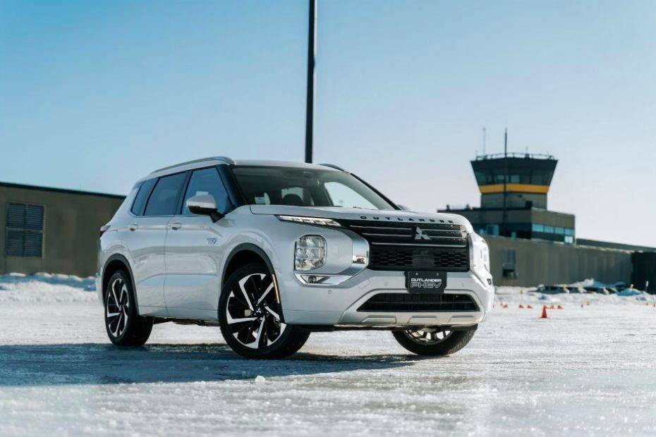 Mitsubishi Outlander PHEV Price in UAE Reviews, Specs & 2024 Offers