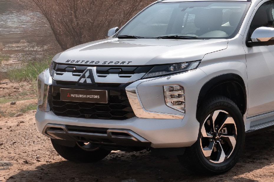 Montero Sport Grille View