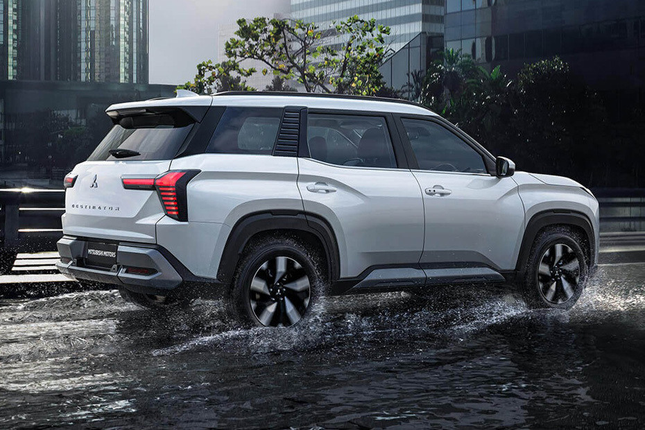 Destinator Rear Medium Side View in UAE