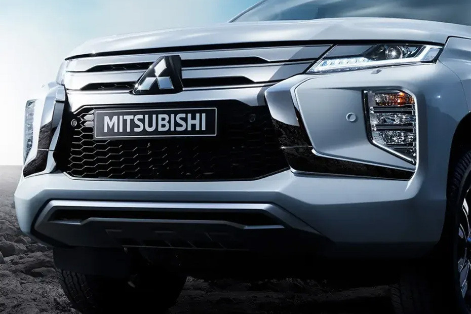 Pajero Sport Grille View in UAE