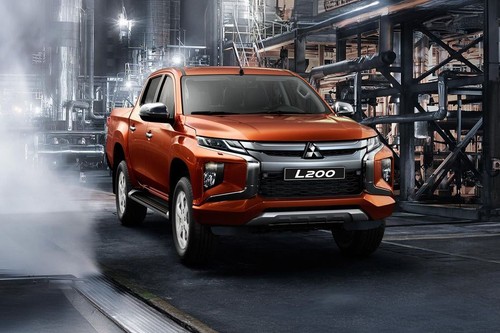 Mitsubishi L200 (2022-2024) Front Angle High View