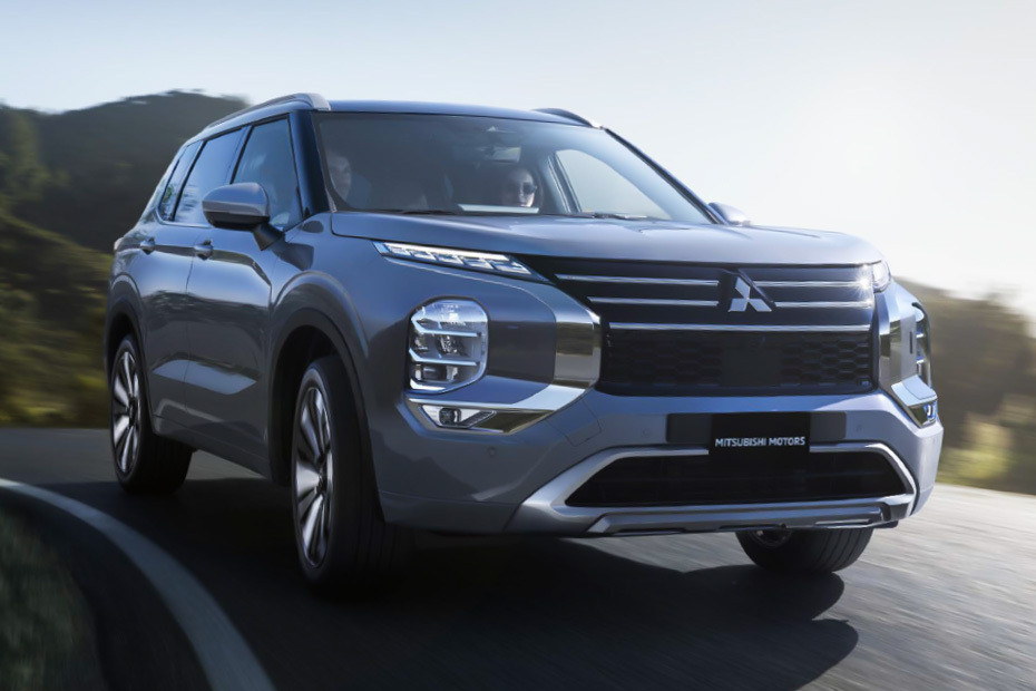 Mitsubishi Outlander Front Medium View