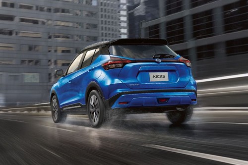 Kicks (2023-2024) Rear Medium Side View