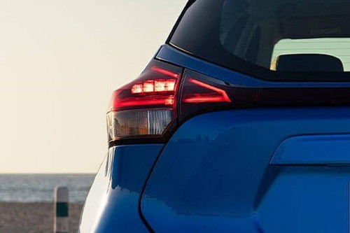 Kicks (2023-2024) Tail light