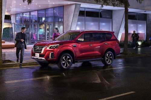 Nissan X-terra Front Side View