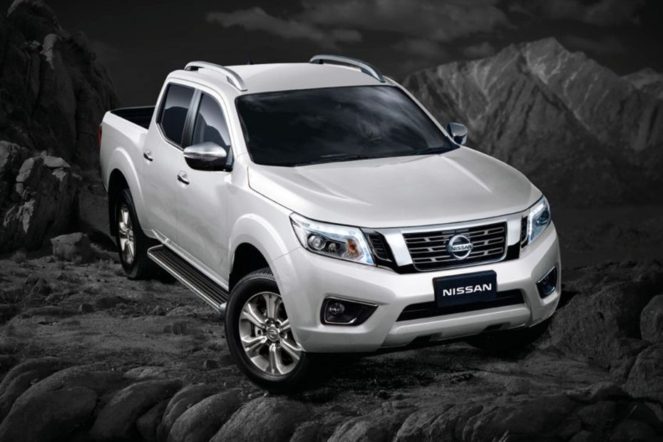 Nissan Navara Pickup Front Cross Side View in UAE