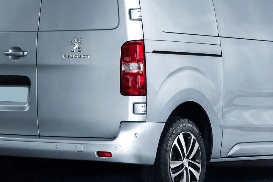 Expert (2018-2022) Tail light in UAE