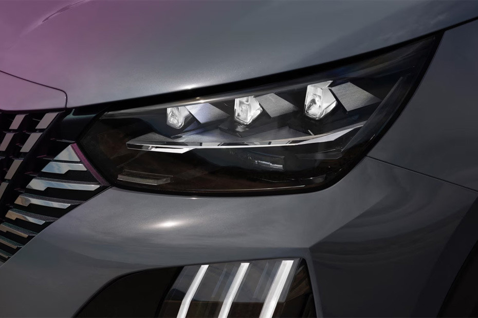 2008 Headlight in UAE