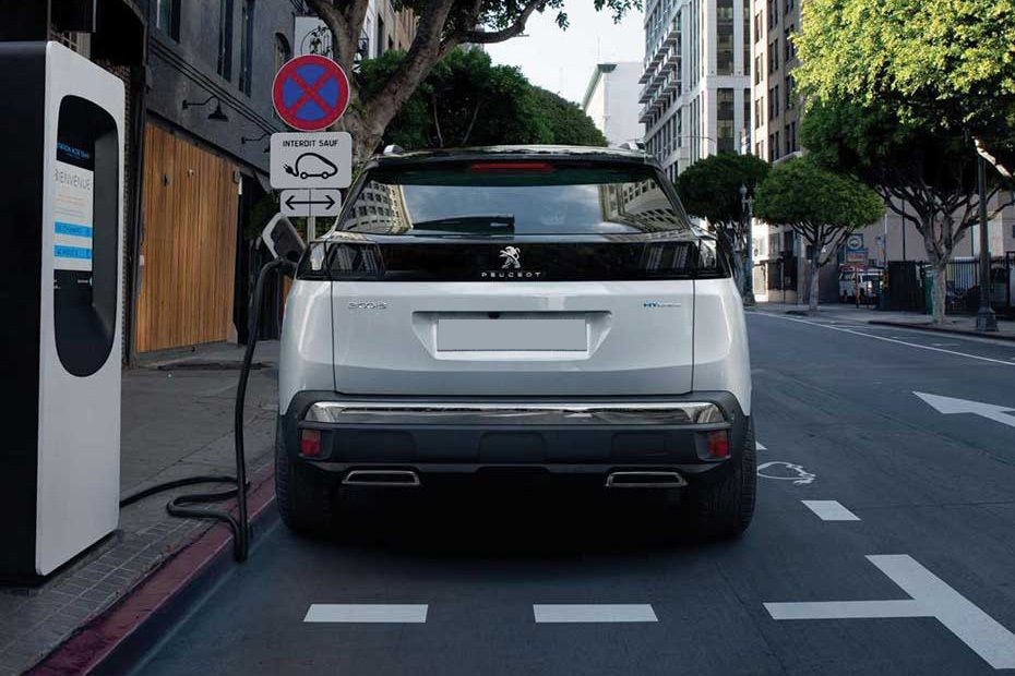 Full Rear View of Peugeot 3008 (2023-2024) in UAE